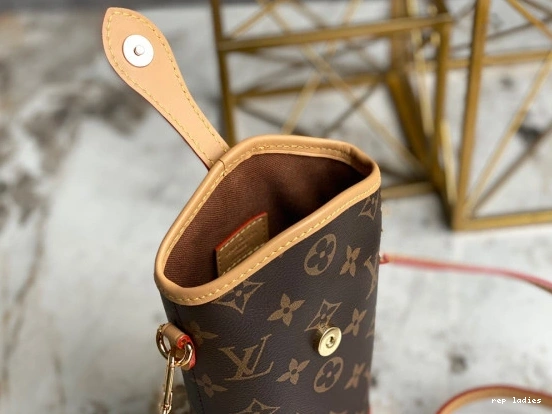 Cheap POUCH LOUIS ME FOLD VUITTON 0821